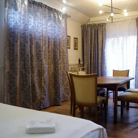 Villand With Free Private Parking And Self Check In Penzion Riga